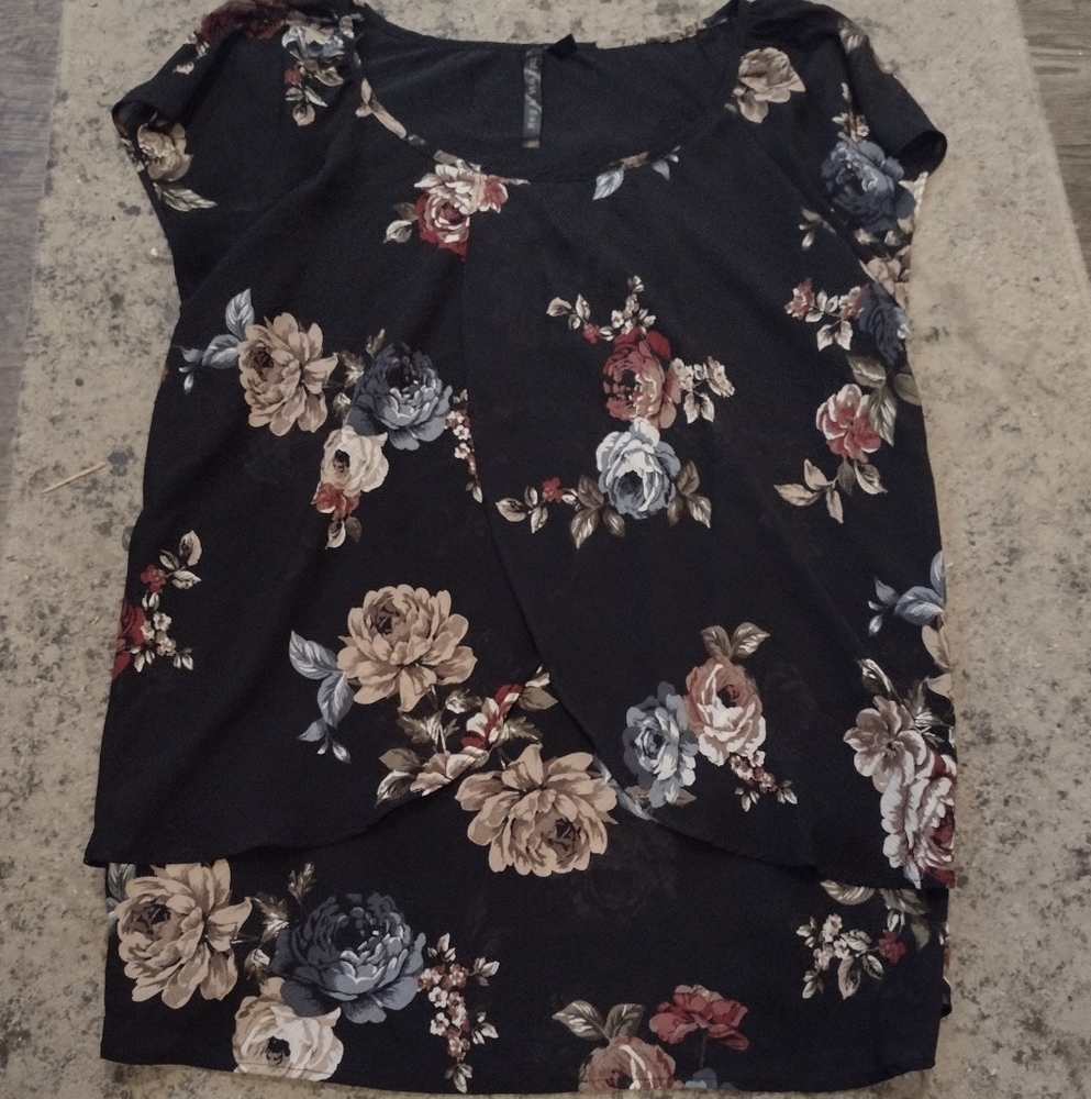 Black and Red Short Sleeve Floral Blouse